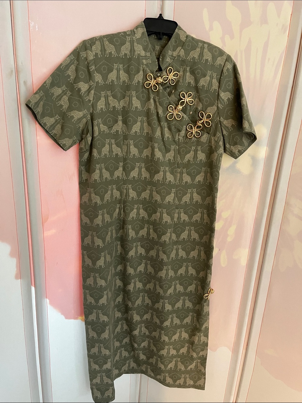 Vintage Olive Green Short-Sleeve Qipao with Gold Knot Closures